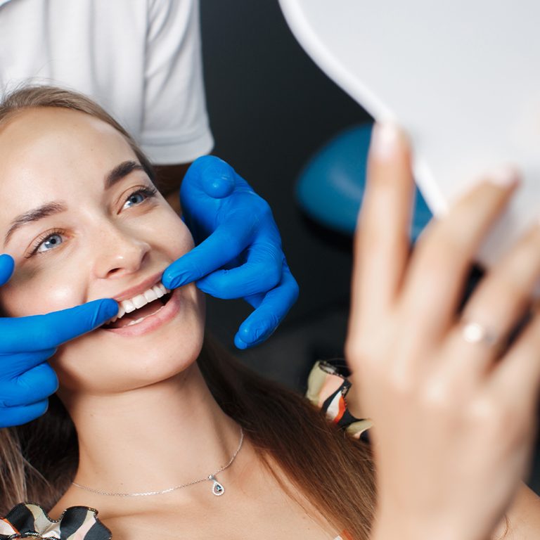 Alanya’da diş estetiği ve implant tedavisi konusunda uzman hekimler.